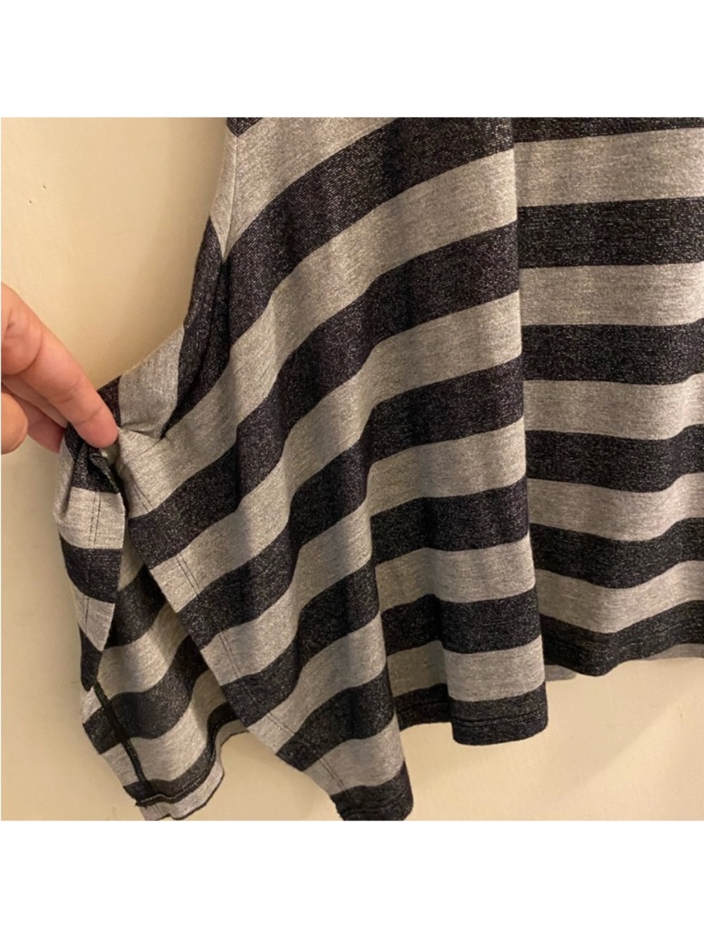 Michael Kors Sleeveless Striped Swing Top - Black & Gray- Sz Large - Picture 2 of 5